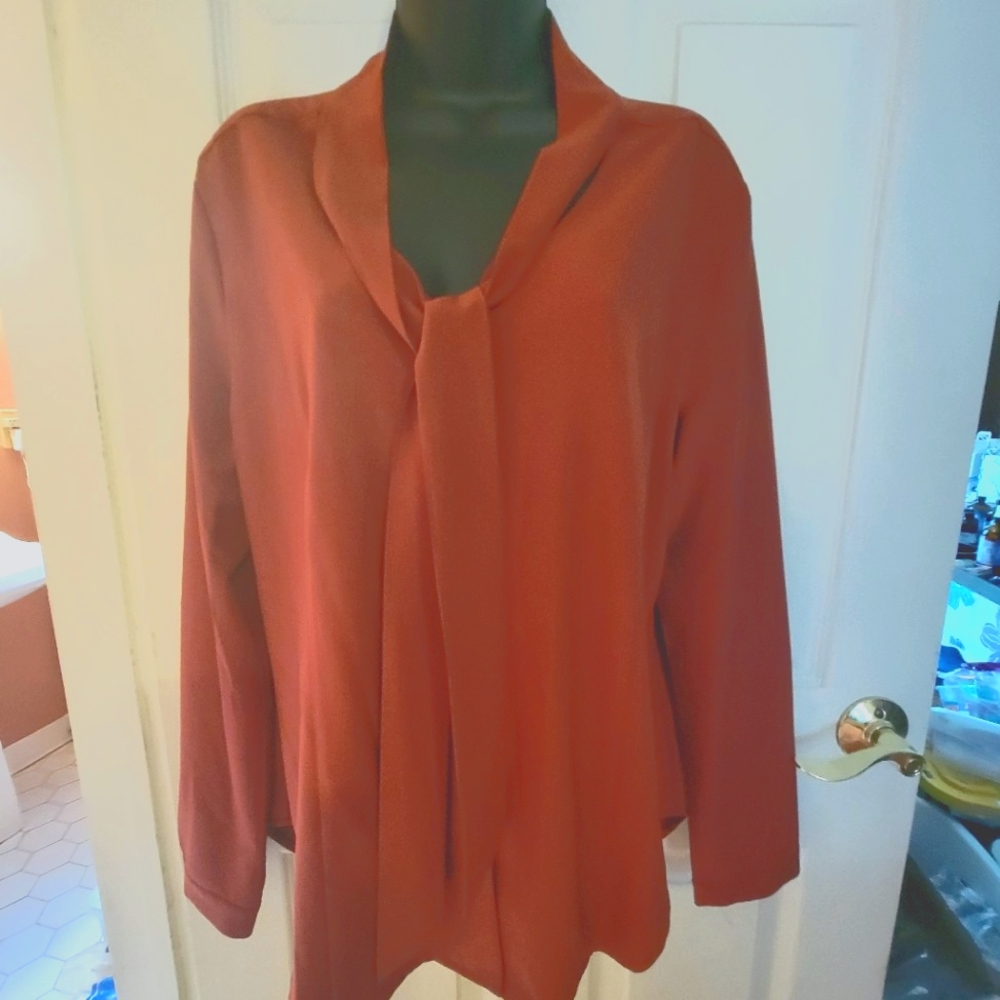 Soft flattering blouse with neck tie